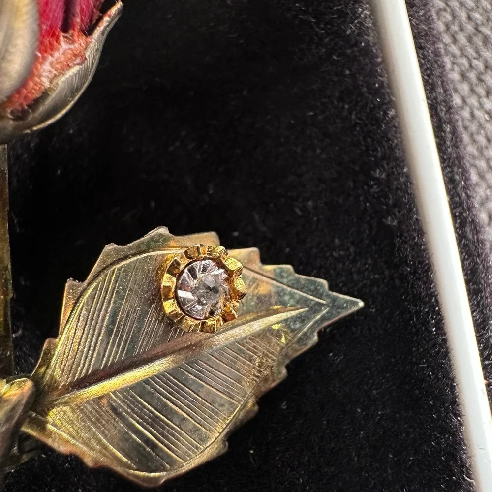 Vintage Royale Gems Gold Tone Rose Brooch‎ Pin Red Petals Rhinestone Leaf 3